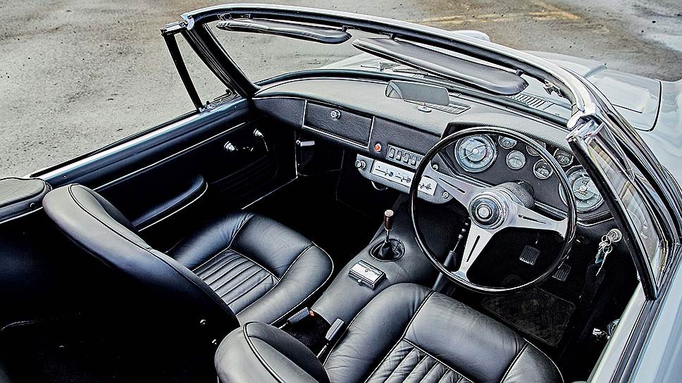 Всего с 1963 по 1970 год изготовили 828 купе и 125 спайдеров Maserati Mistral. Дизайн купе разработал Пьетро Фруа, а спайдер — Джованни Минелотти. Кузова поставляло специализированное ателье Maggora из Турина, закрывшееся совсем недавно, в 200 году. 