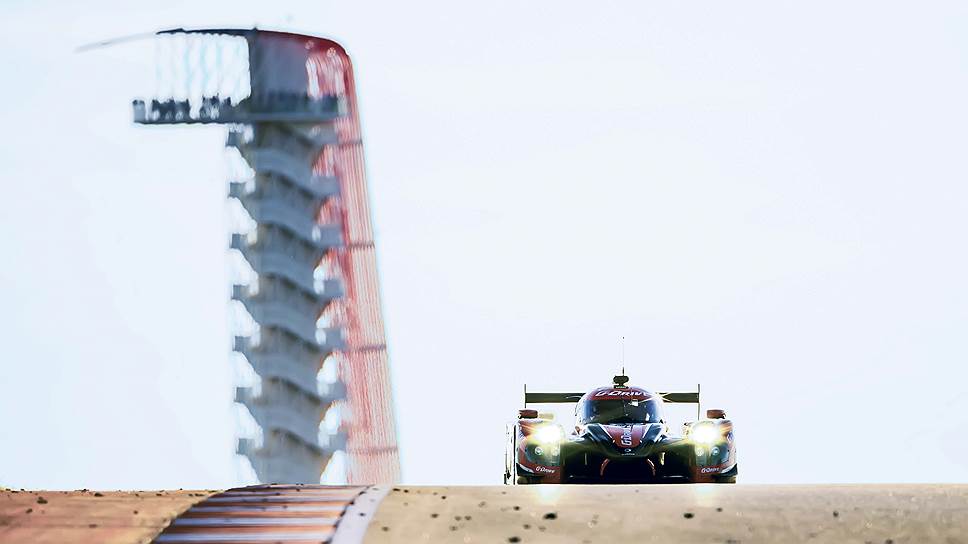 Расположенный в центральной части Бахрейна посреди одноименной пустыни, автодром Сахир используется как для гонок WEC, так и для гонок F1. Длина трассы, спроектированной Германом Тильке и имеющей 15 поворотов, 5406 м.
