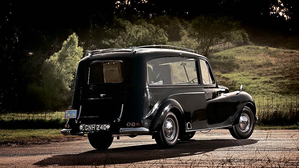 Austin Princess представили в 1947 году. Планировалось, что модель составит конкуренцию Rolls-Royce и Bentley, но &quot;Принцесса&quot; не оправдала ожиданий. Пожалуй, Джон Леннон оказался чуть ли не единственной британской знаменитостью мирового масштаба, остановившей свой выбор на этом автомобиле, причем в необычном варианте переделанного катафалка. 