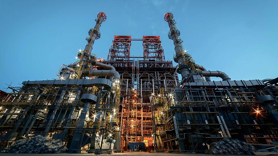 Объем добычи нефти ЛУКОЙЛом составляет 16 процентов нефтедобычи в России и более двух процентов добычи в мире. При этом компания добывает нефть не только в России, но и еще в шести странах мира.