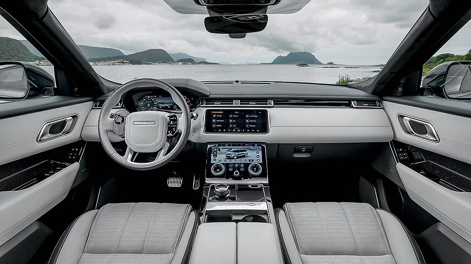 Модели Velar First Edition оснащены 3,0-литровым бензиновым или дизельным V6 и имеют роскошный интерьер с перфорированной кожей Windsor цветов Light Oyster и Ebony, а также аудиосистемой Meridian Signature мощностью 1600 Ватт.