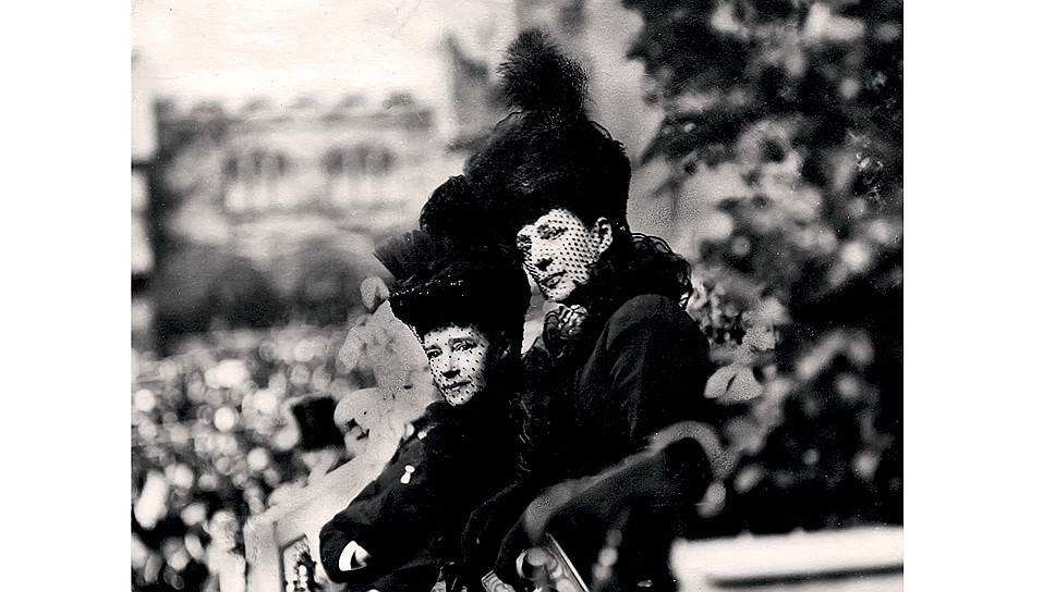 Императрица Мария Федоровна и королева Александра - две сестры, две вдовы: британский король Эдуард VII умер 6 мая 1910 года. Его прозвали &quot;дядя Европы&quot;, так как он приходился дядей нескольким европейским монархам, включая Николая II и Вильгельма II.
