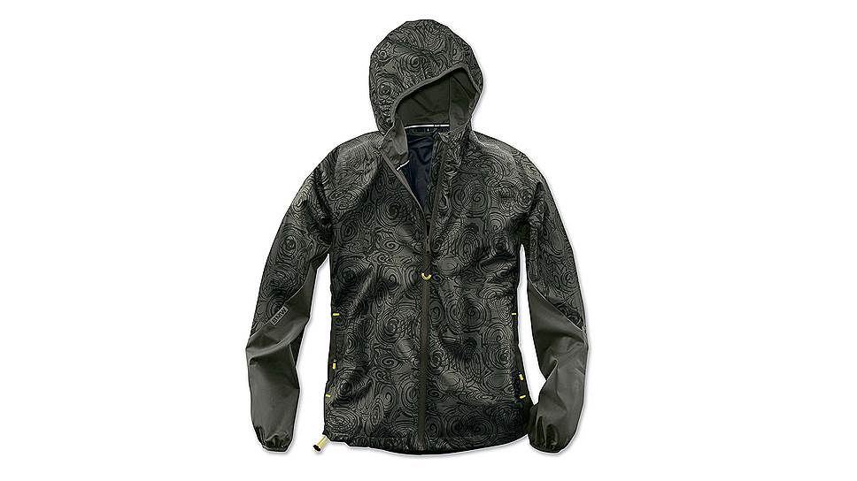 Куртка — легкая, водоотталкивающая и дышащая, имеет свободный покрой и водонепроницаемые швы.