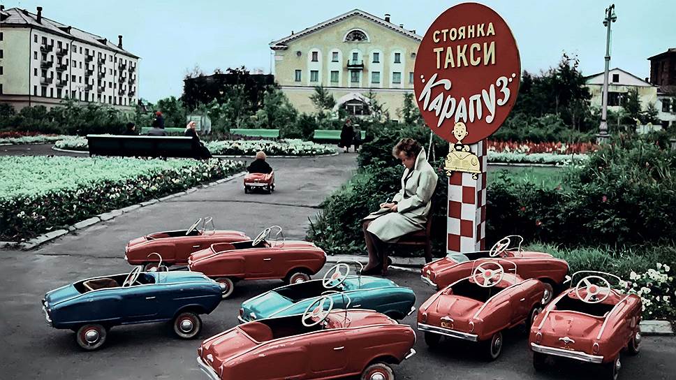 На стоянке детского такси &quot;Карапуз&quot;. Архангельск, 1960-е.  