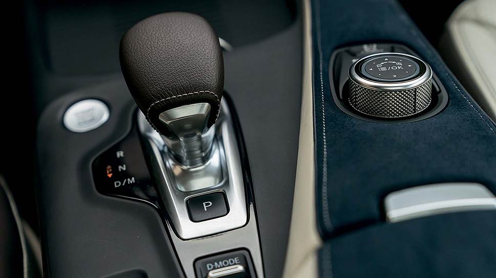 Новый QX50 оснащается передними сиденьями с функцией обогрева и вентиляции, а также обогреваемым рулевым колесом. Ну, если калифорнийское солнце, жаркое даже в январе, само его не нагреет.