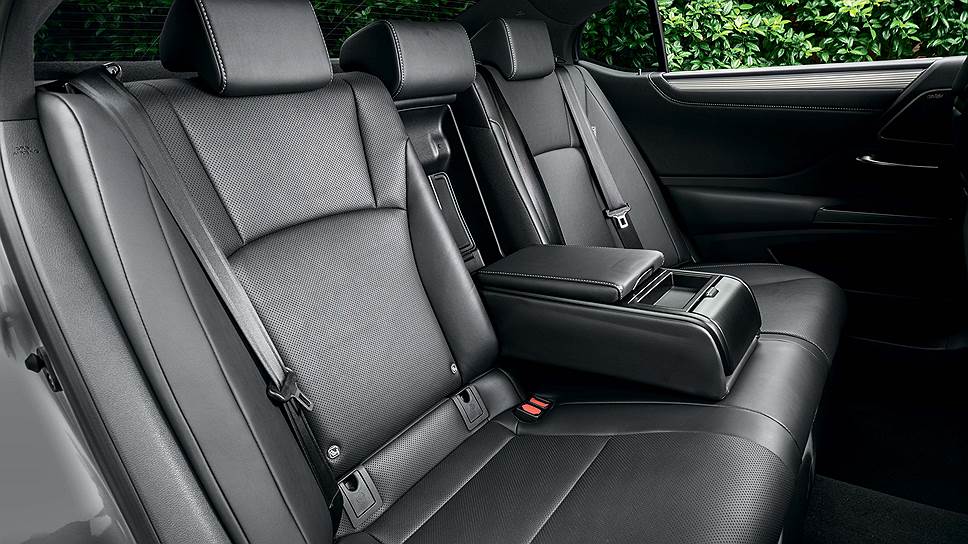 Шумоизоляция -- один из приоритетов при разработке новых моделей Lexus. Растет количество противошумных материалов, инженеры совершенствуют аэродинамику, борются с вибрациями. В колесных дисках ES применена технология &quot;акустического тоннеля&quot;, это снизило уровень колесного шума.