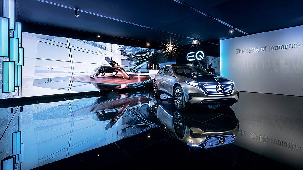 Электрический кроссовер Mercedes-Benz EQ Concept представлял видение марки в будущем. Но почему для эманации опережающей роскоши выбраны исключительно голубые тона?