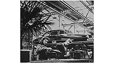 Первую промышленную партию ГАЗ-12 ЗИМ собрали в октябре 1950 года, выпуск базовой модели продолжался до 1959 года, а санитарной модификации — до 1960-го. Всего за десять лет сделали 21 527 экземпляров. На смену ГАЗ-12 в 1959 году пришла 