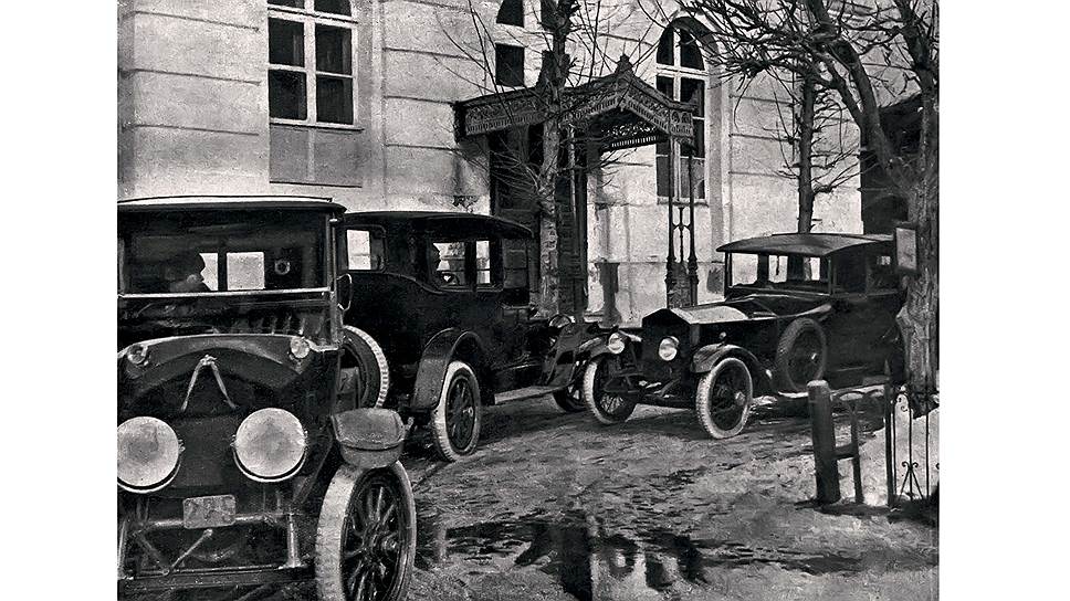 С появлением в 1920 году Гаража особого назначения главной автомобильной маркой Страны Советов стал Rolls-Royce. Именно из машин этой марки большей частью состоял ГОН в 20-е годы, когда их пассажирами были Ленин, Сталин, Рыков, Бухарин и другие вожди.  