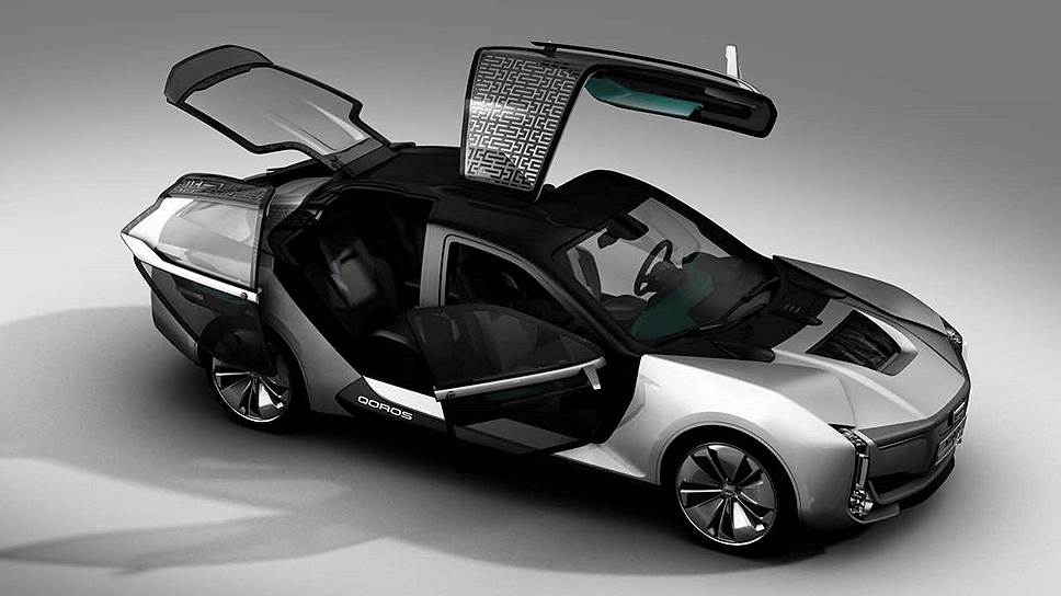 Китайский автопроизводитель Qoros представил концепт K-EV в апреле 2017 года. Электромобиль премиум-сегмента должен был стать одной из звезд автосалона в Шанхае - и выглядит действительно необычно. Здесь есть почти все варианты открывания дверей, кроме разве что патентованной конструкции Lamborghini. Широкая дверь водителя - поднимающаяся. А с пассажирской правой стороны - две двери со стеклами до пола. Причем передняя может открываться обычным образом или сдвигаться вперед. А задняя просто сдвижная.
