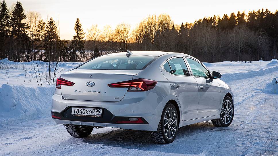 Для России Hyundai Elantra собирают в Калининграде, на заводе &quot;Автотор&quot;. Машинокомплекты для этого привозят из Кореи - и это не просто &quot;привинчивание колес&quot;, а сборка кузова из уже окрашенных в Корее деталей. 