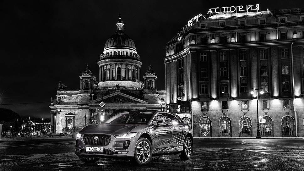 Jaguar I-Pace выпускается в австрийском Граце, на заводе компании Magna Steyr. Среди автопроизводителей премиум-класса Jaguar первым начал серийный выпуск полностью электрического автомобиля. &quot;Будущее Jaguar&quot; - так часто называют I-Pace.