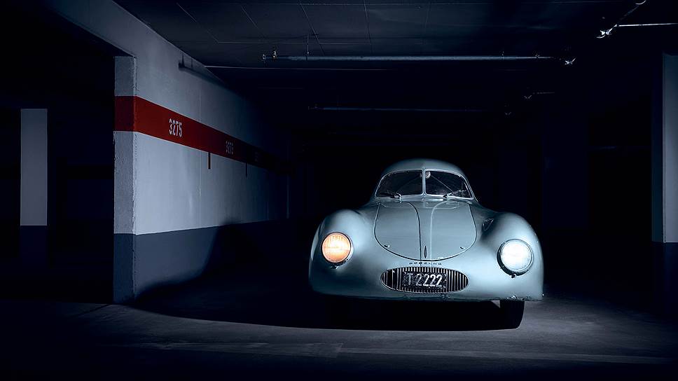 Компания Porsche сделала три экземпляра модели под названием Type 64 специально ради 1500-километровой гонки между Берлином и Римом, запланированной на сентябрь 1939 года. 