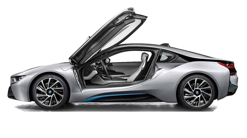 BMW i8 (2013 г.) Полноприводное купе с двумя электромоторами и полуторалитровым бензиновым турбомотором. Суммарная отдача установки – 362 л.с., максимальный запас хода – около 600 километров.