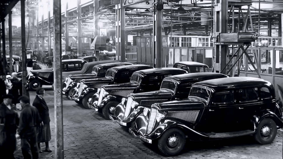 Почти все выпущенные ГАЗ-М1 уходили в гаражи министерств и ведомств, в таксопарки и на службу в Красную армию. В открытую продажу автомобиль не поступал, а количество проданных частным владельцам машин было незначительным.
