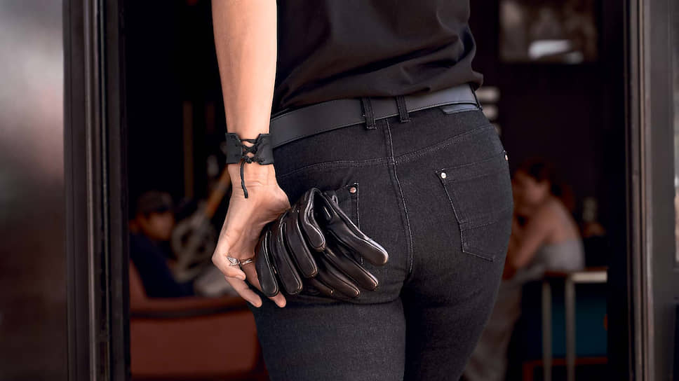 Джинсы RoadCrafted изготовлены из эластичной и износостойкой джинсовой ткани, у них есть съемные протекторы NP Flex на колене и бедрах для безопасной езды.
