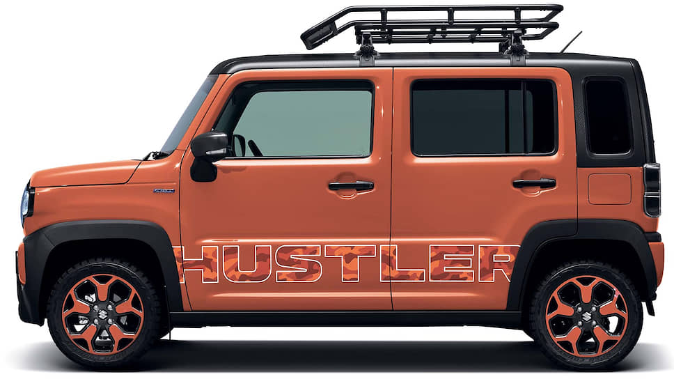 Новый Suzuki Hustler стал более мужественным не только внешне – он лучше, чем предшественник, подготовлен для выездов на природу. Автомобиль получил более практичный интерьер, салон теперь не так боится грязи и воды, его стало удобнее мыть. А на полу багажника – настил из резины.