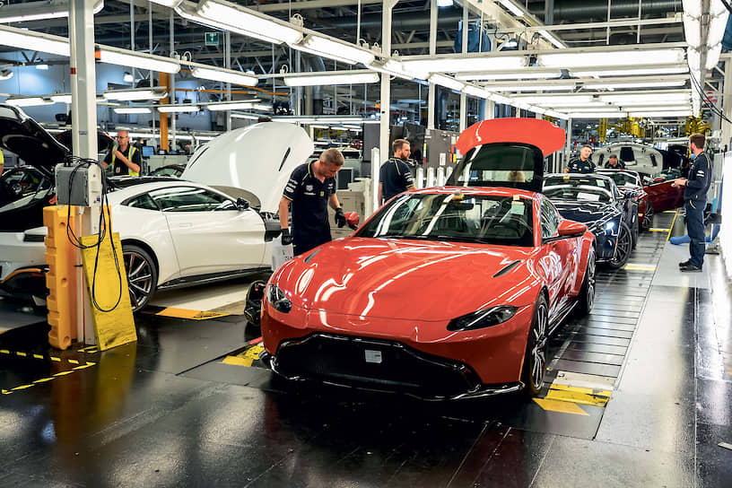Сегодня на заводе в Гейдоне выпускают Aston Martin DB11, DBC, кабриолеты обеих версий – они идут под именем Volante – и Vantage. Для кроссовера DBX построили новый завод с нуля. Гиперкары Valkyrie и Valhalla тоже собирают в другом месте.
