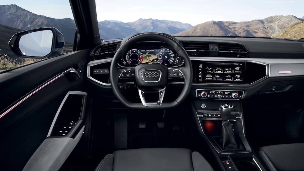 Долой аналоговые кнопки – таков девиз Audi последних лет. Но в новом Audi Q3 им все же решили дать последний шанс. И за это действительно стоит выразить признательность инженерам – регулировать температуру в салоне шайбами как-то привычнее и сподручнее.
