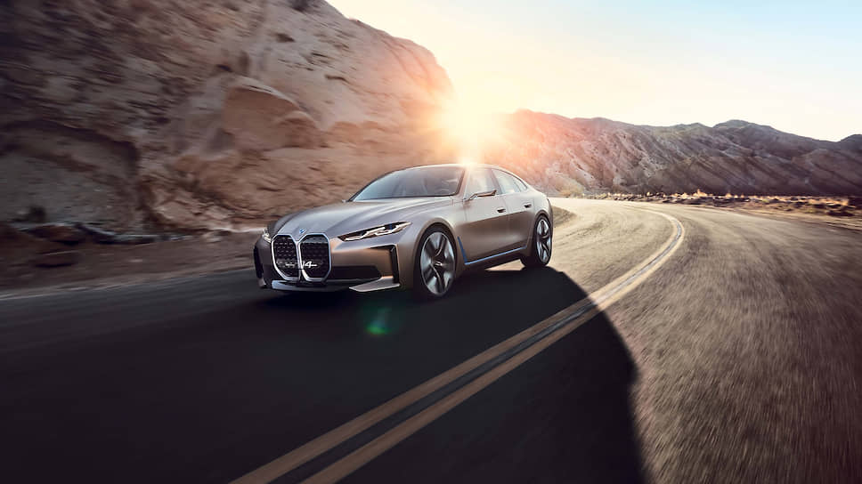 BMW i4 Concept способен ускоряться с «нуля» до «сотни» за четыре секунды, а его максимальная скорость составляет 530 км/ч. Запаса батарей емкостью 80 кВт•ч хватит, чтобы проехать без подзарядки до 600 километров.
