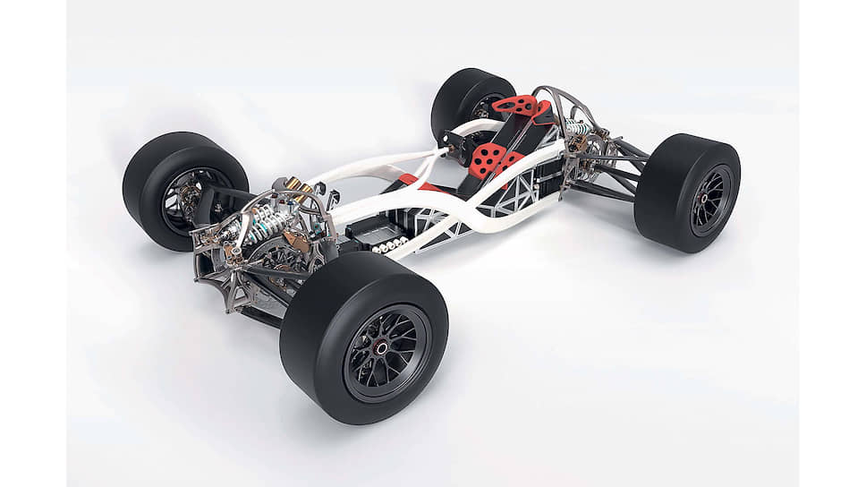 Touge Spyder разгоняется до 100 км/ч менее чем за 1,6 секунды. Вес автомобиля составляет всего 320 килограммов, что сильно улучшает управляемость. Машина получила сверхнизкий центр тяжести и экономный электродвигатель, обладающий высоким крутящим моментом. Рама изготовлена с использованием электронно-лучевой сварки, а шасси сделано из углеродного волокна. Титановые элементы рамы автомобиля напечатаны на 3D-принтере.
