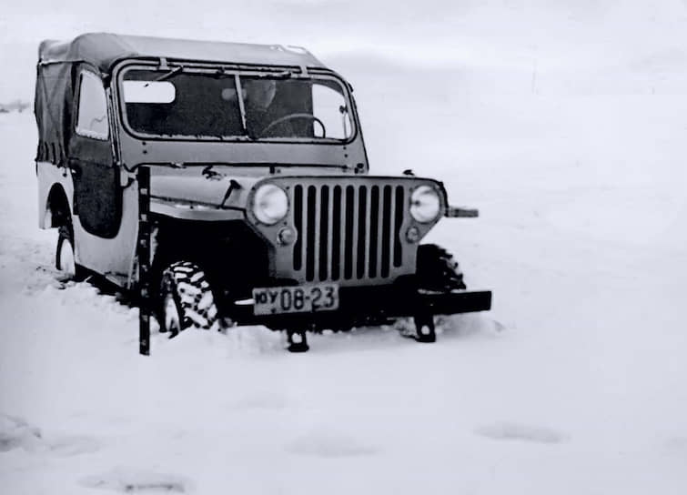 Проходимость «Москвича» по снегу оказалась почти одинаковой с Willys MB и чуть хуже, чем у ГАЗ-69. «Москвич» застрял на снежной целине толщиной 35 см, которую ГАЗ-69 успешно преодолел. 