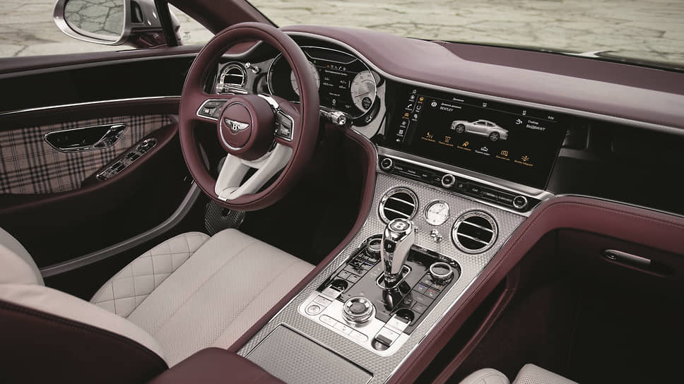 Handmade Bentley означает не только безупречное качество на вид и на ощупь, но и дорогой аромат. Вновь радуемся идее подвижного блока: вместо стороны с тачскрином он может обернуться панелью с тремя олдскульными приборами