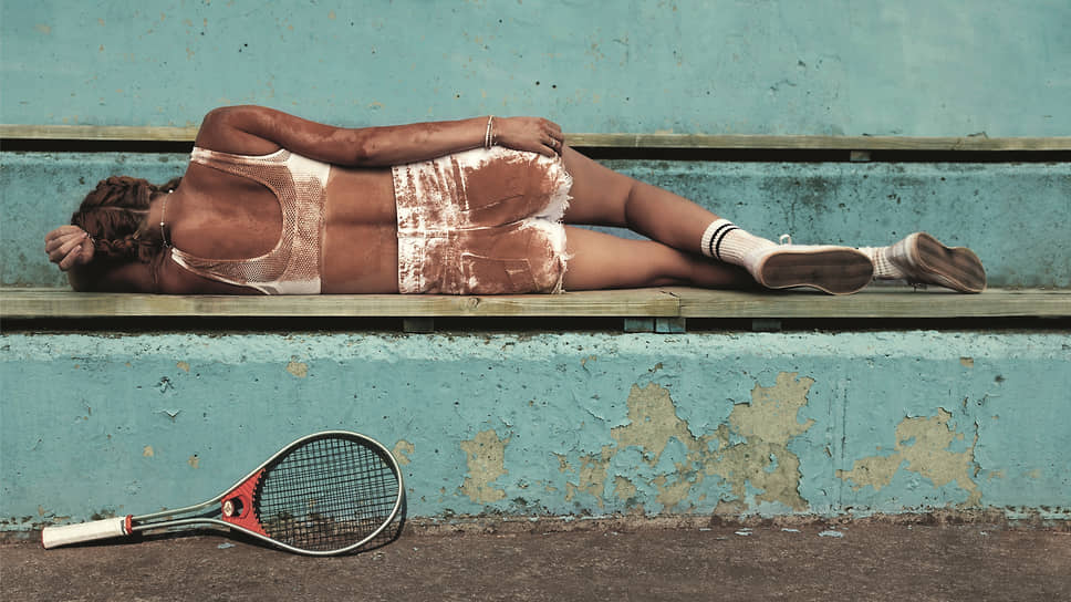 Чешская теннисистка Петра Квитова – победительница двух турниров Большого шлема в одиночном разряде. При победах вскидывает кулак. При поражениях – молча отворачивается