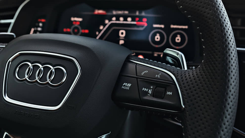 На дисплее приборной панели Audi virtual cockpit отображается работа всех систем автомобиля