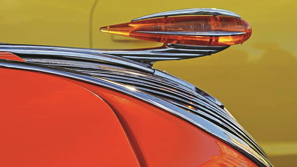 Маскот на капоте американского автомобиля Hudson Terraplane 1937 года выпуска. В том же году дирижабль украшал и немецкие автомобили – на фото Opel Kadett. Стилизованное изображение летательного аппарата оставалось на эмблеме «Опеля» до середины 1950-х годов
