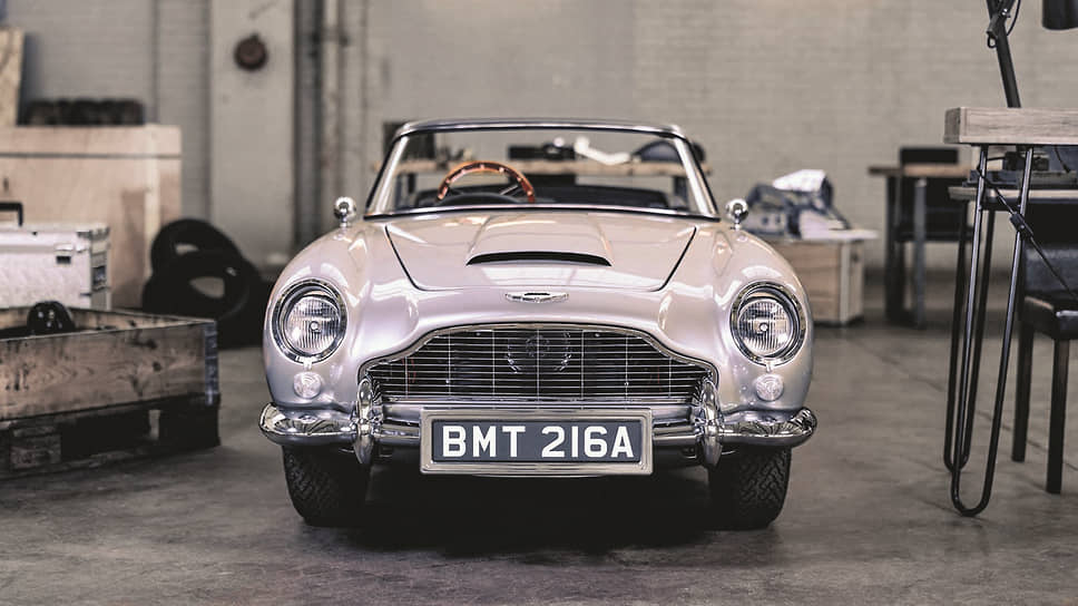 Реплика Aston Martin Junior, равно как и Ferrari, в точности повторяет дизайн оригинального автомобиля. Шасси младшей версии изготовлено из алюминия, а кузов из композитных материалов. В результате масса автомобиля составляет всего 270 кг