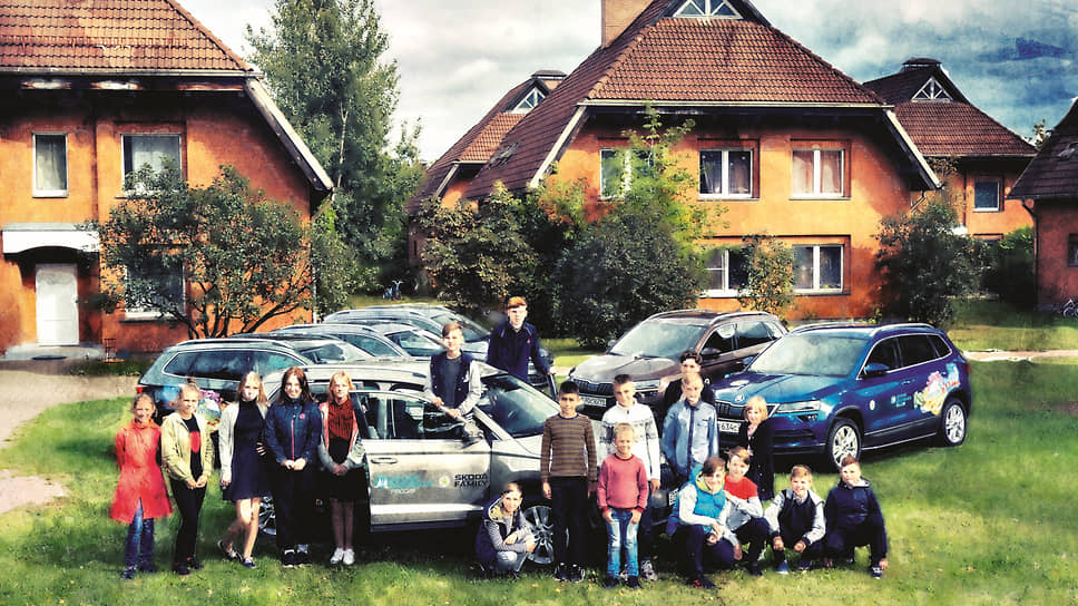 «Skoda Auto Россия» в прошлом году отметила десятилетие сотрудничества с «Детскими деревнями SOS». Это партнерство является одним из ключевых направлений деятельности марки в рамках стратегической платформы Skoda Family