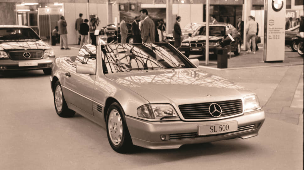 В 1993 году в Москве состоялись две выставки. Модели Mercedes-Benz в этом году получили новую систему индексации — буквы теперь стоят перед числом