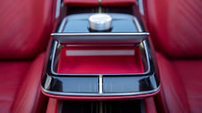 Cadillac показал тизер салона электромобиля Celestiq