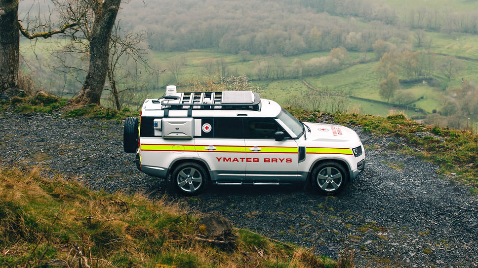 Land Rover Defender 130 для Красного Креста