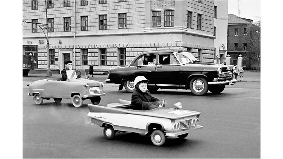 Праздник автомобилистов. На параде самодельных детских автомобилей. Москва, 1966 год