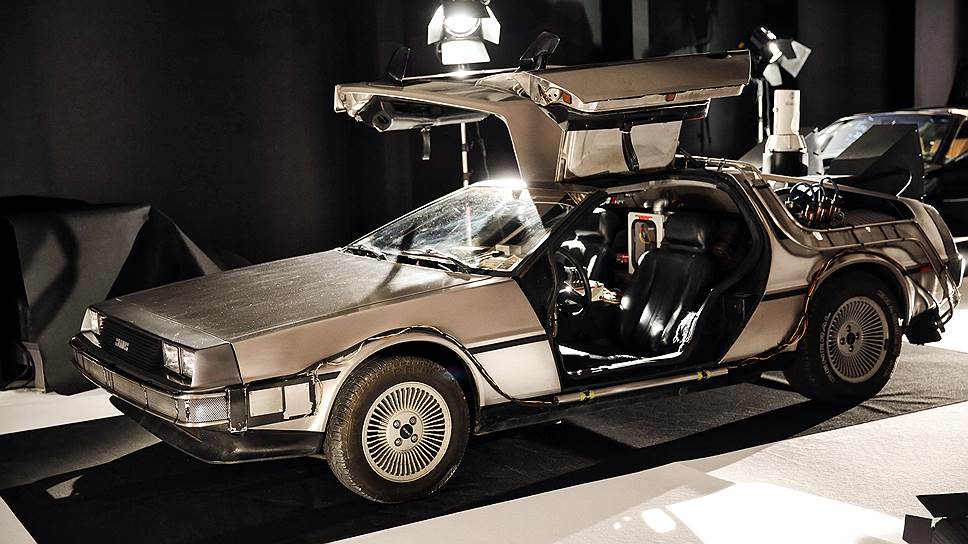 Но все же самая знаменитая киномашина – DeLorean DMC-12 из трилогии «Назад в будущее» (1985 – 1990). И дело, кажется, не только в том, что на ее борту установлен энергетический флюксуатор