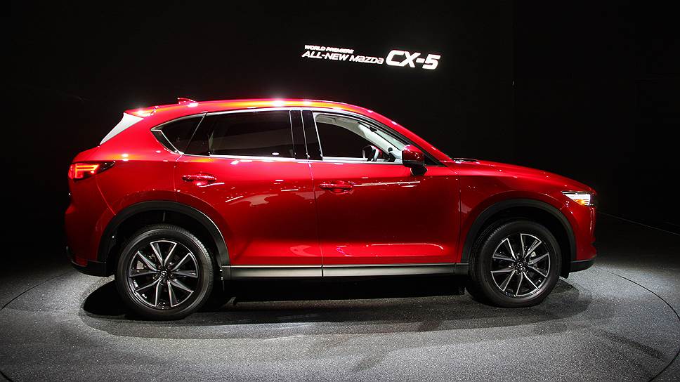 Mazda CX-5. По мнению специалистов компании, новый кроссовер должен покорить публику прежде всего своей красотой. Недаром, в свое время «Мазду» иногда называли «японской альфа-ромео»