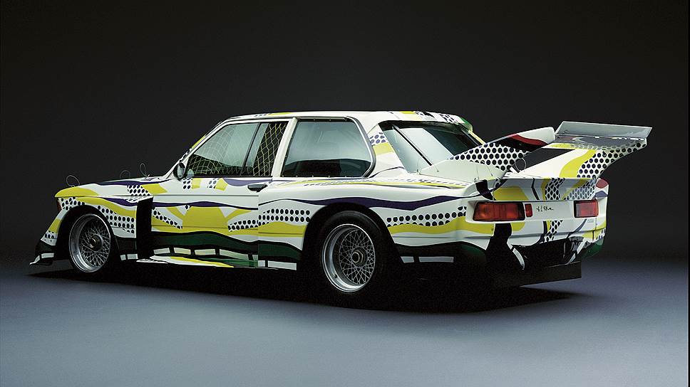 BMW 320 Group 5 с оформлением от Роя Лихтенштейна стал первым арт-каром баварской марки, который успешно выступил в Ле-Мане, заняв девятое место в общем зачете и первое — в своем классе. Кроме того, этот автомобиль не только вывели на гоночный страт, но прежде презентовали как настоящее произведение искусства в парижском Центре Помпиду