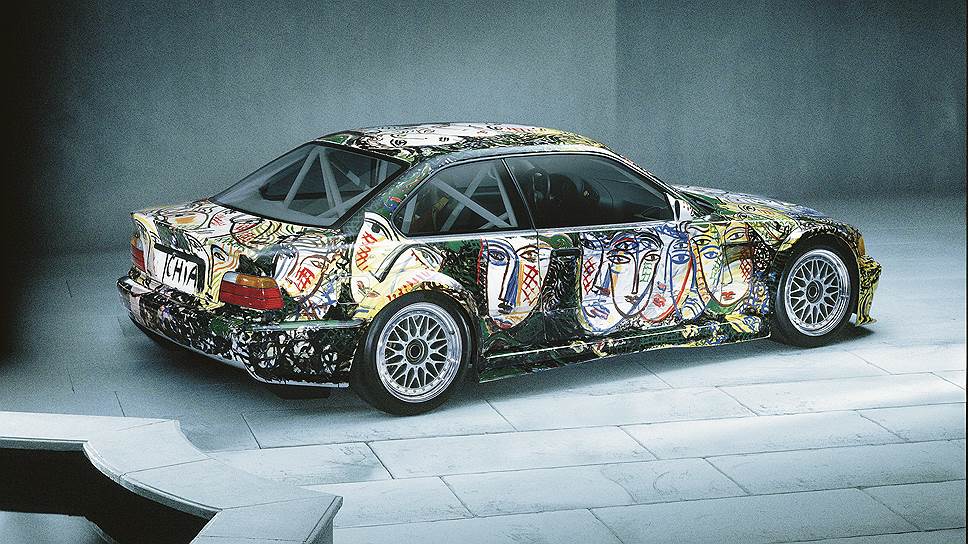 Сандро Чиа считает, что если долго и напряженно смотреть на что-нибудь, эта вещь превращается в лицо.  «Автомобиль — это вожделенный предмет в обществе, к нему приковано много глаз. Люди внимательно разглядывают машины. Та, которую я расписал, отражает их пристальный взгляд. Она как зеркало предстает перед людьми, смотрящими на нее». BMW M3 GTR художник расписал в 1992 году