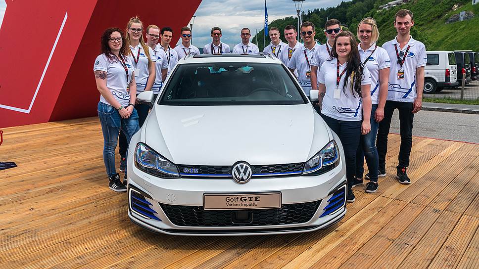 Volkswagen Golf GTE Estate impulsE оснащен гибридной силовой установкой, емкость аккумулятора которой составляет 16,8 кВт/ч, что увеличивает дальность поездки на электричестве до 90 км