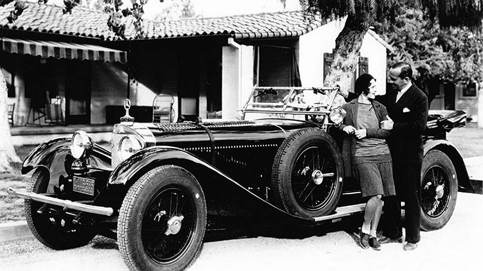 Эл Джонсон и Руби Килер рядом с «Мерседесом». Изначально автомобиль был черного цвета.