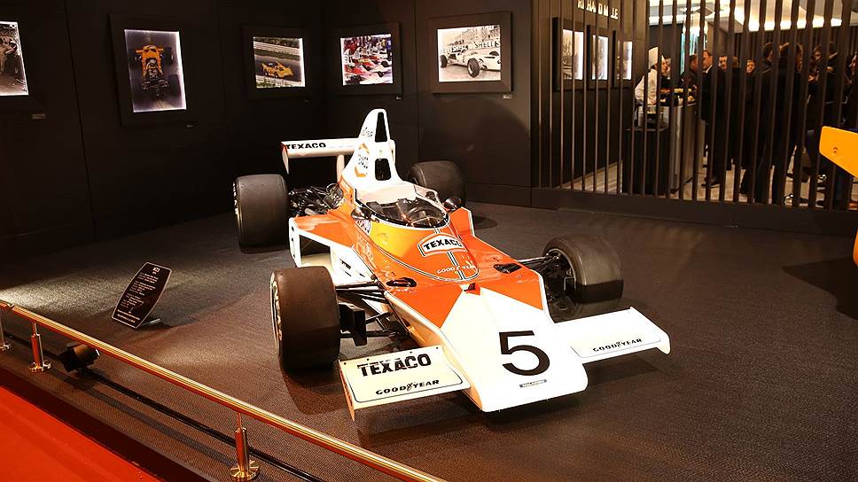 McLaren M23 тоже участвовал в Формуле-1, но эта модель 1973 года была сделана на основе McLaren M16 для американской гонки &quot;Инди-500&quot;.