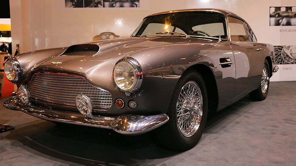 Aston Martin привёз несколько экспонатов из заводской коллекции — в ней нашлось место элегантному Aston Martin DB4 Series 1...