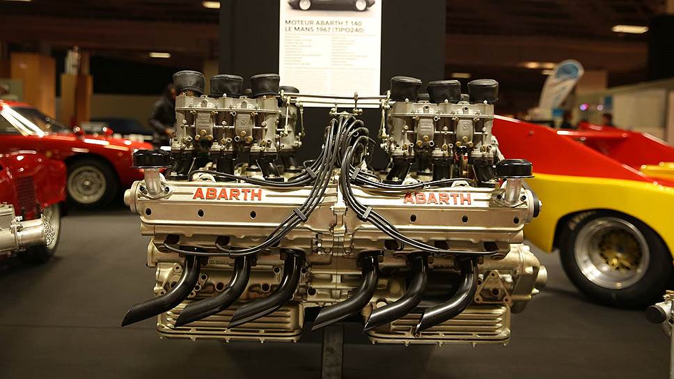 Среди экспонатов были и двигатели — вроде этого мотора Abarth