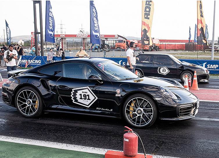 Porsche весьма популярны среди участников дрэг-рейсинга. Сергей Занин на своём 911 Turbo S (991) стал бронзовым призёром класса FSL
