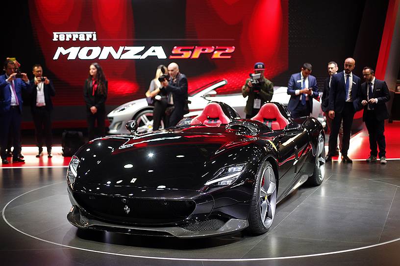 Ferrari Monza SP2 — двухместный вариант модели Monza SP1, который также выпустят ограниченным тиражом