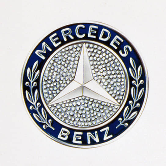 Звезда Mercedes, обрамленная лавровым венком Benz, 1926 год