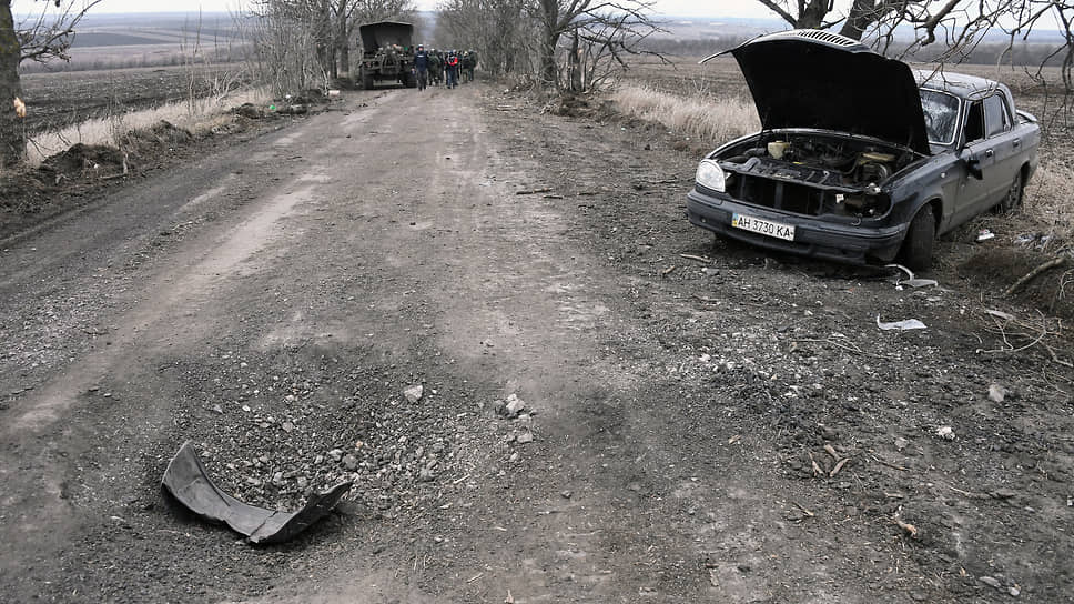 Автомобиль на обочине дороги в Волновахском районе Донецкой области
