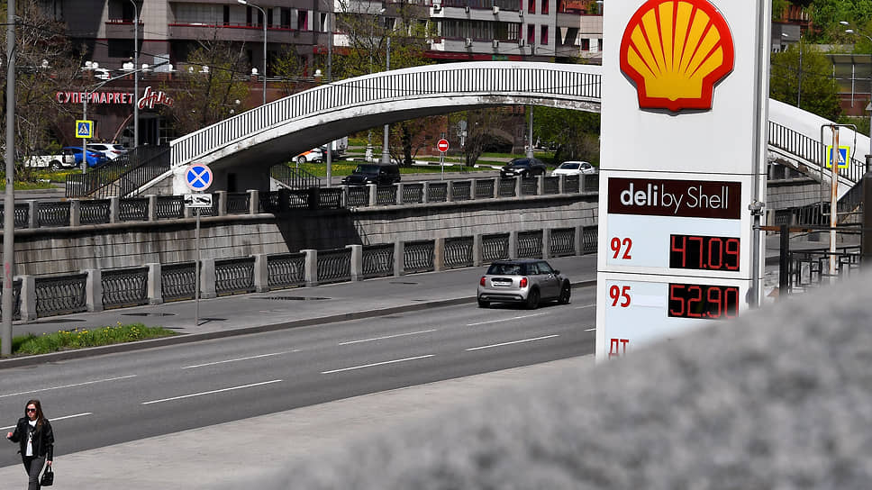 ЛУКОЙЛ покупает у британско-нидерландской нефтегазовой компании Shell 100% ООО «Шелл Нефть», которой принадлежит  411 АЗС